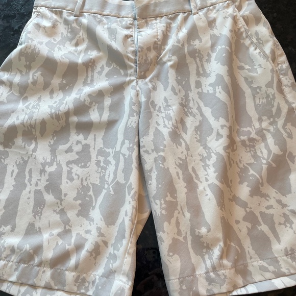 Nike Golf Shorts - Picture 1 of 3